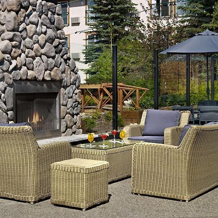 Coast Canmore Hotel & Conference Centre Ресторант снимка
