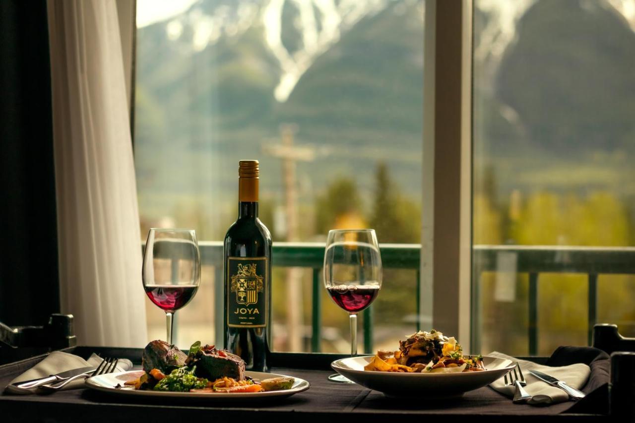 Coast Canmore Hotel & Conference Centre Екстериор снимка