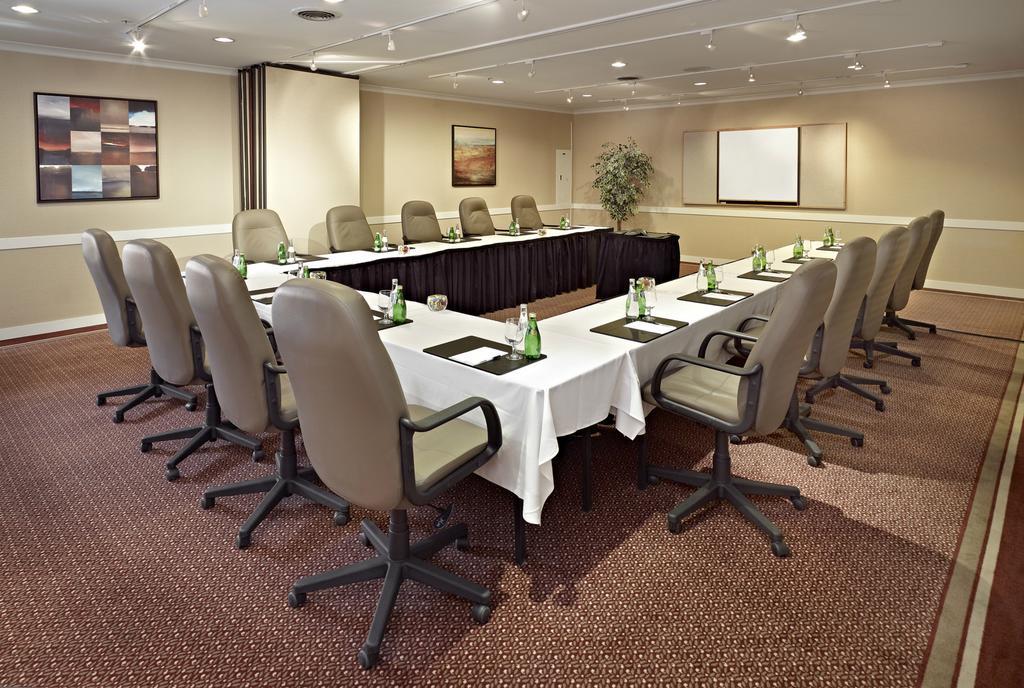 Coast Canmore Hotel & Conference Centre Екстериор снимка