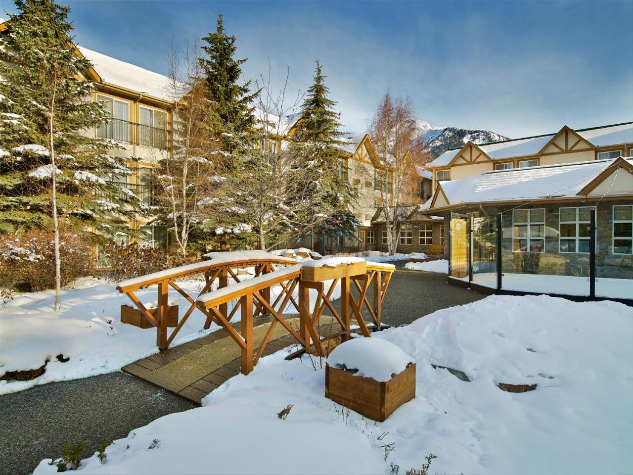 Coast Canmore Hotel & Conference Centre Екстериор снимка