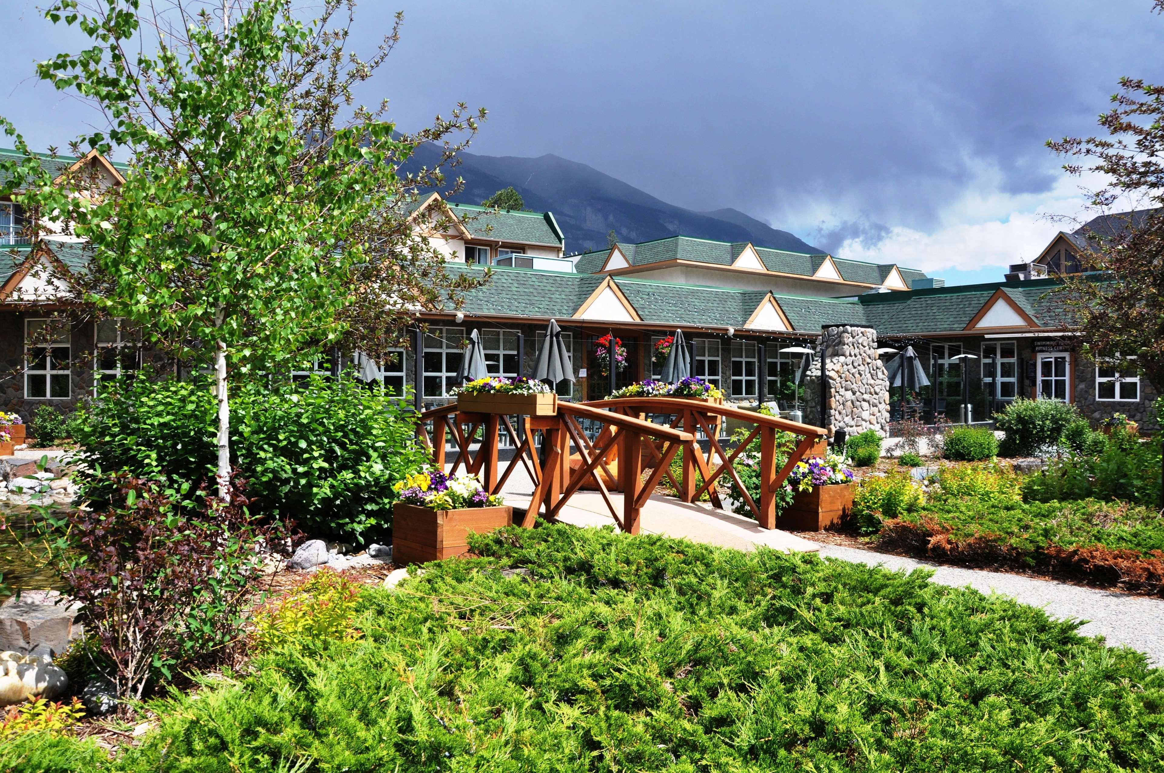 Coast Canmore Hotel & Conference Centre Екстериор снимка