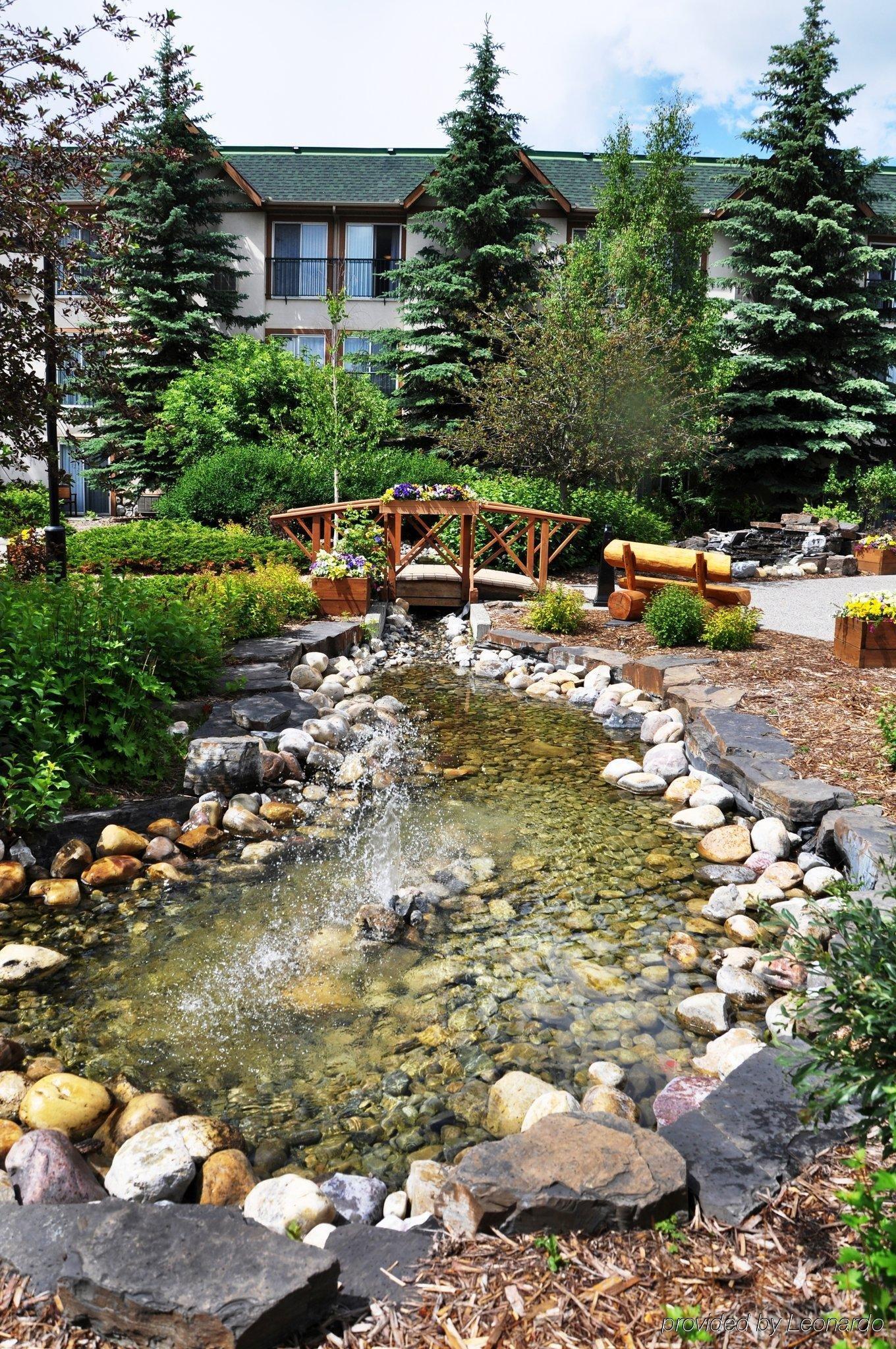 Coast Canmore Hotel & Conference Centre Екстериор снимка