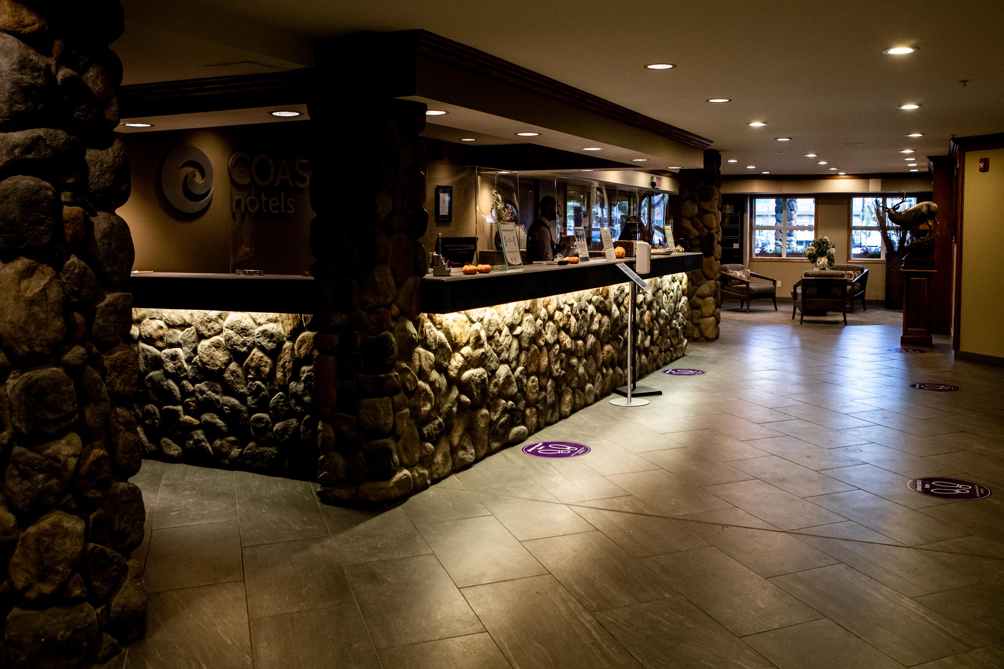 Coast Canmore Hotel & Conference Centre Екстериор снимка