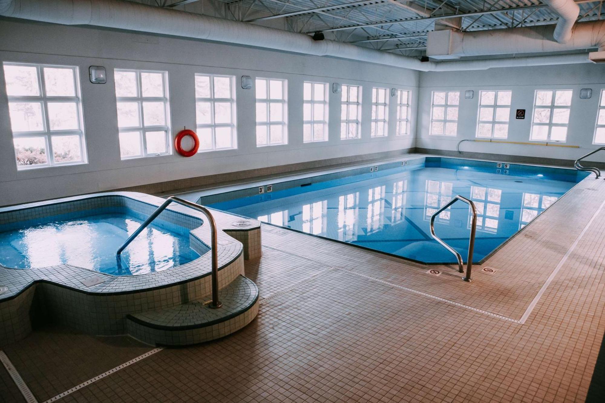 Coast Canmore Hotel & Conference Centre Екстериор снимка