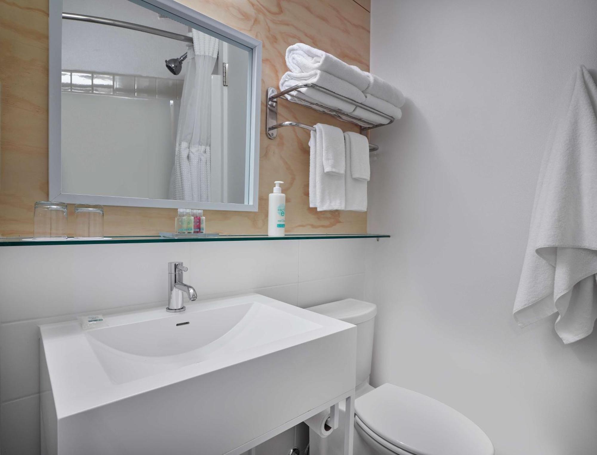 Coast Canmore Hotel & Conference Centre Екстериор снимка