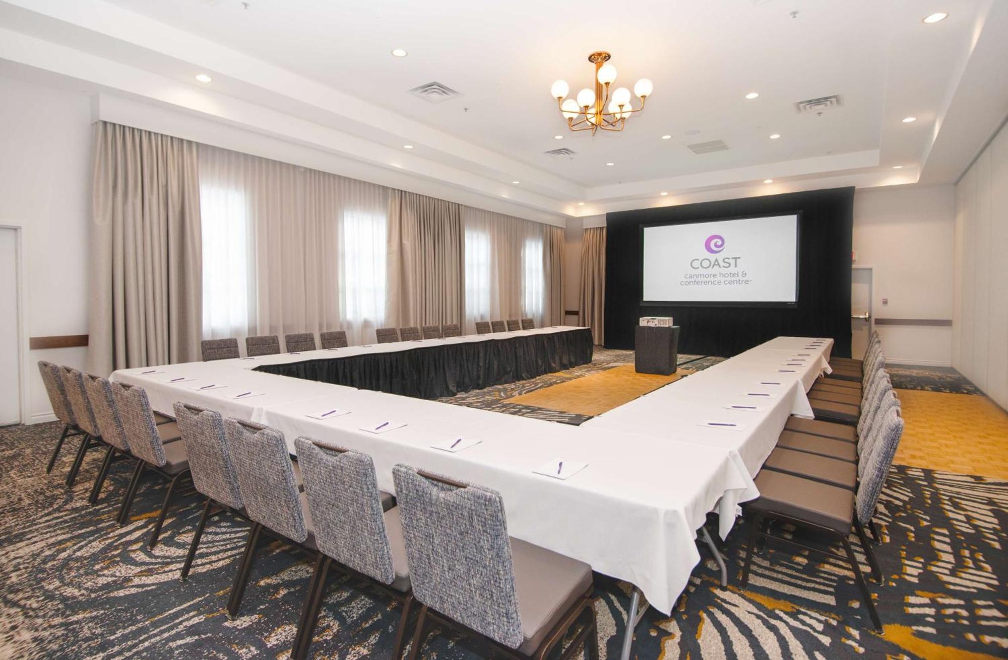 Coast Canmore Hotel & Conference Centre Екстериор снимка
