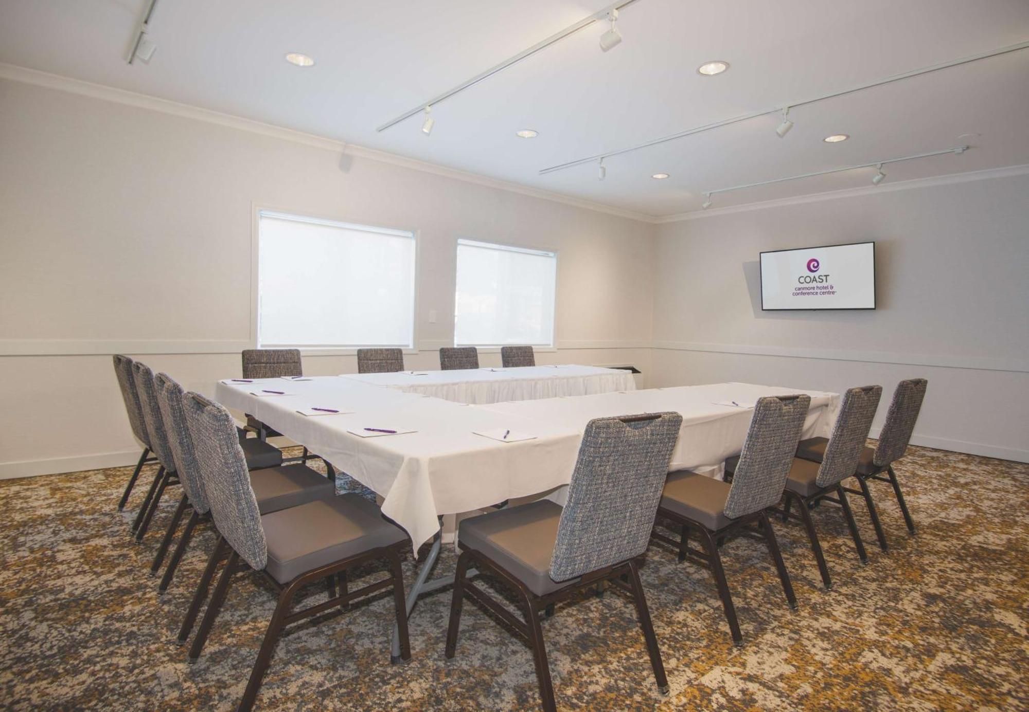 Coast Canmore Hotel & Conference Centre Екстериор снимка