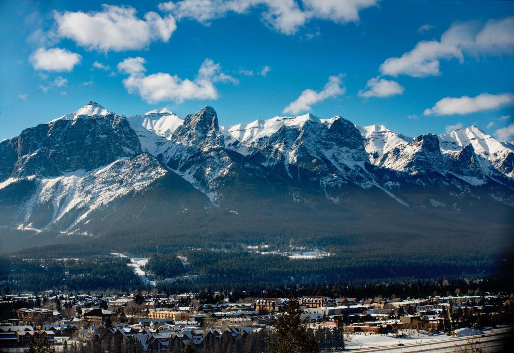 Coast Canmore Hotel & Conference Centre Екстериор снимка