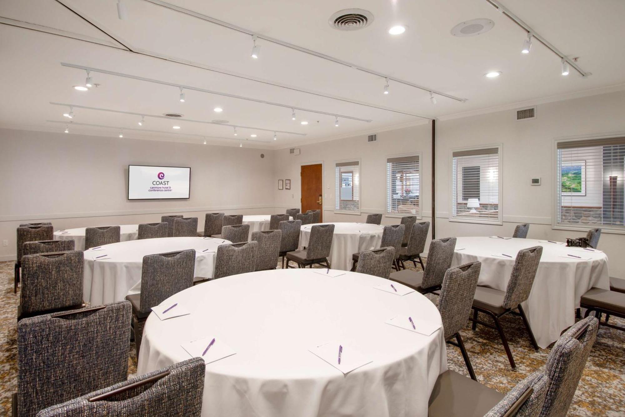 Coast Canmore Hotel & Conference Centre Екстериор снимка