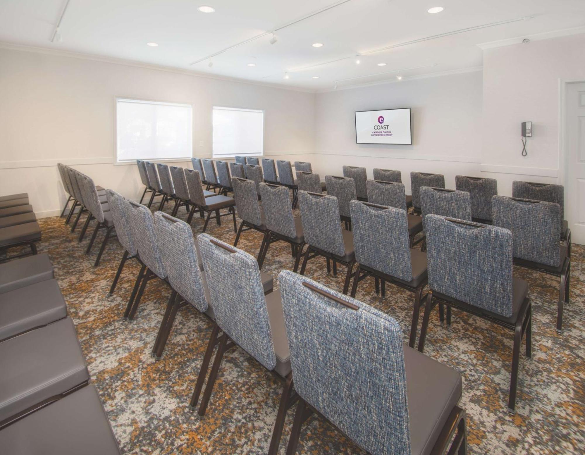 Coast Canmore Hotel & Conference Centre Екстериор снимка