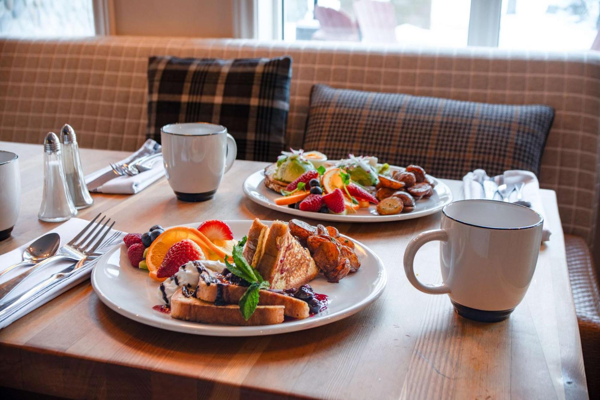 Coast Canmore Hotel & Conference Centre Екстериор снимка