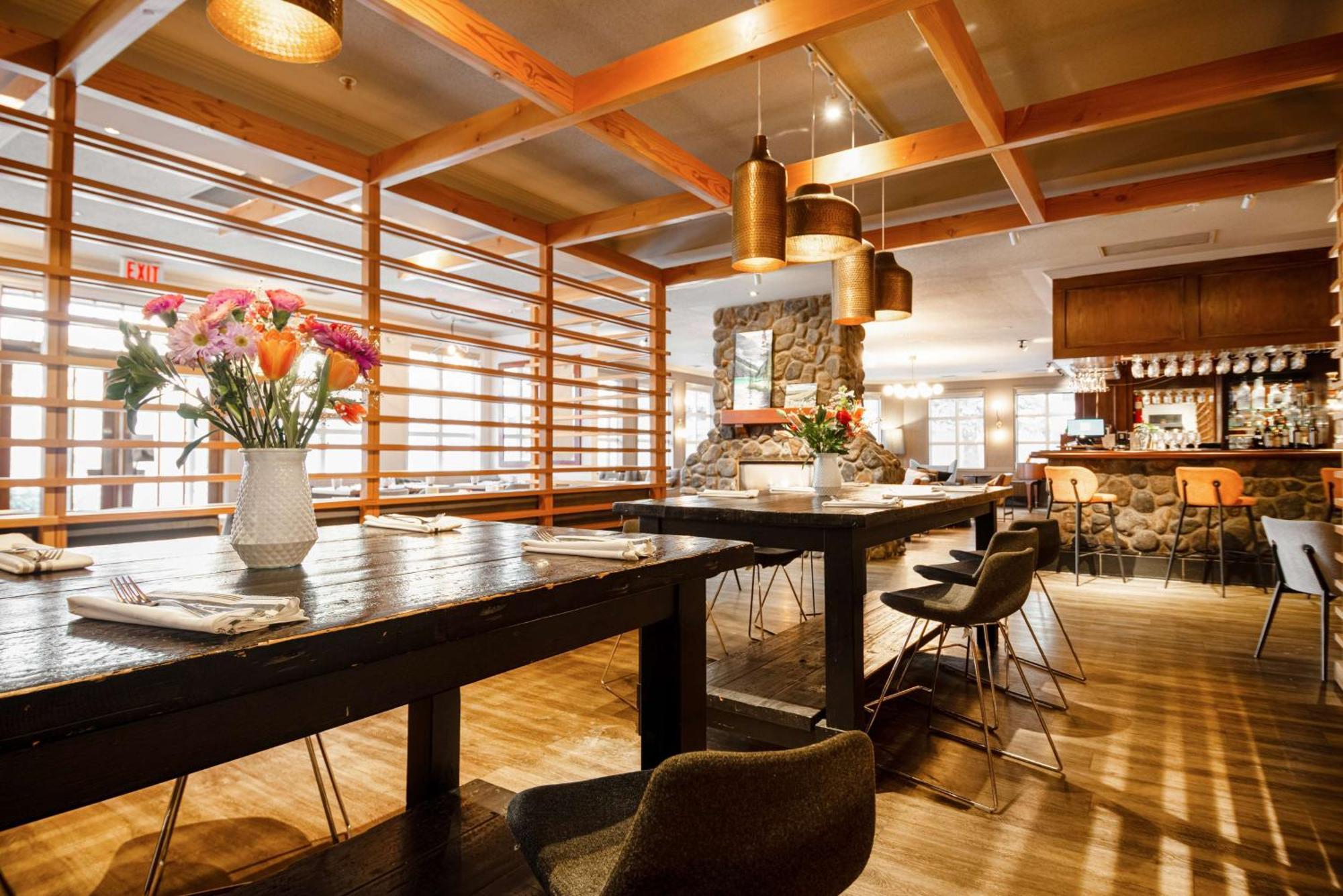 Coast Canmore Hotel & Conference Centre Екстериор снимка