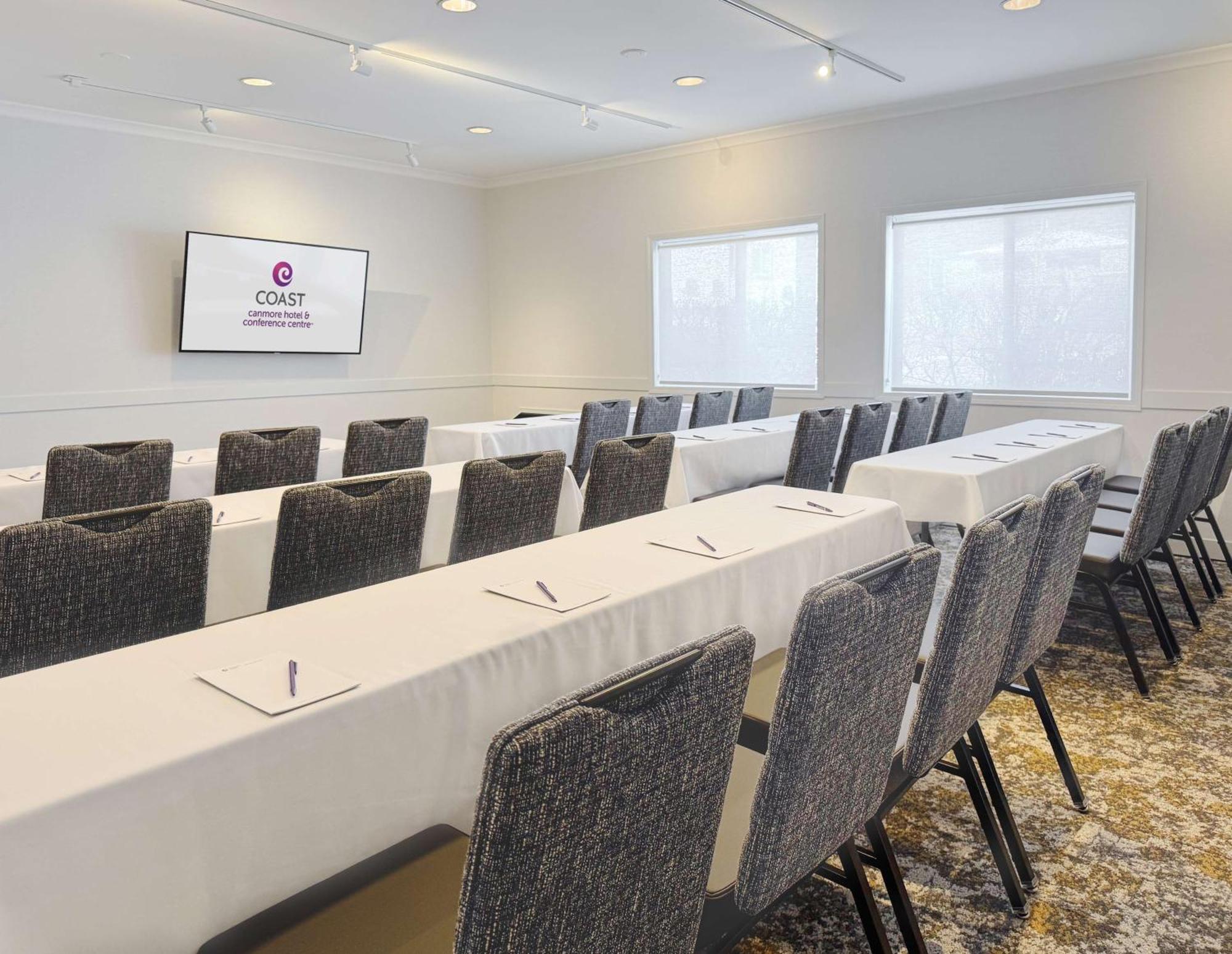 Coast Canmore Hotel & Conference Centre Екстериор снимка