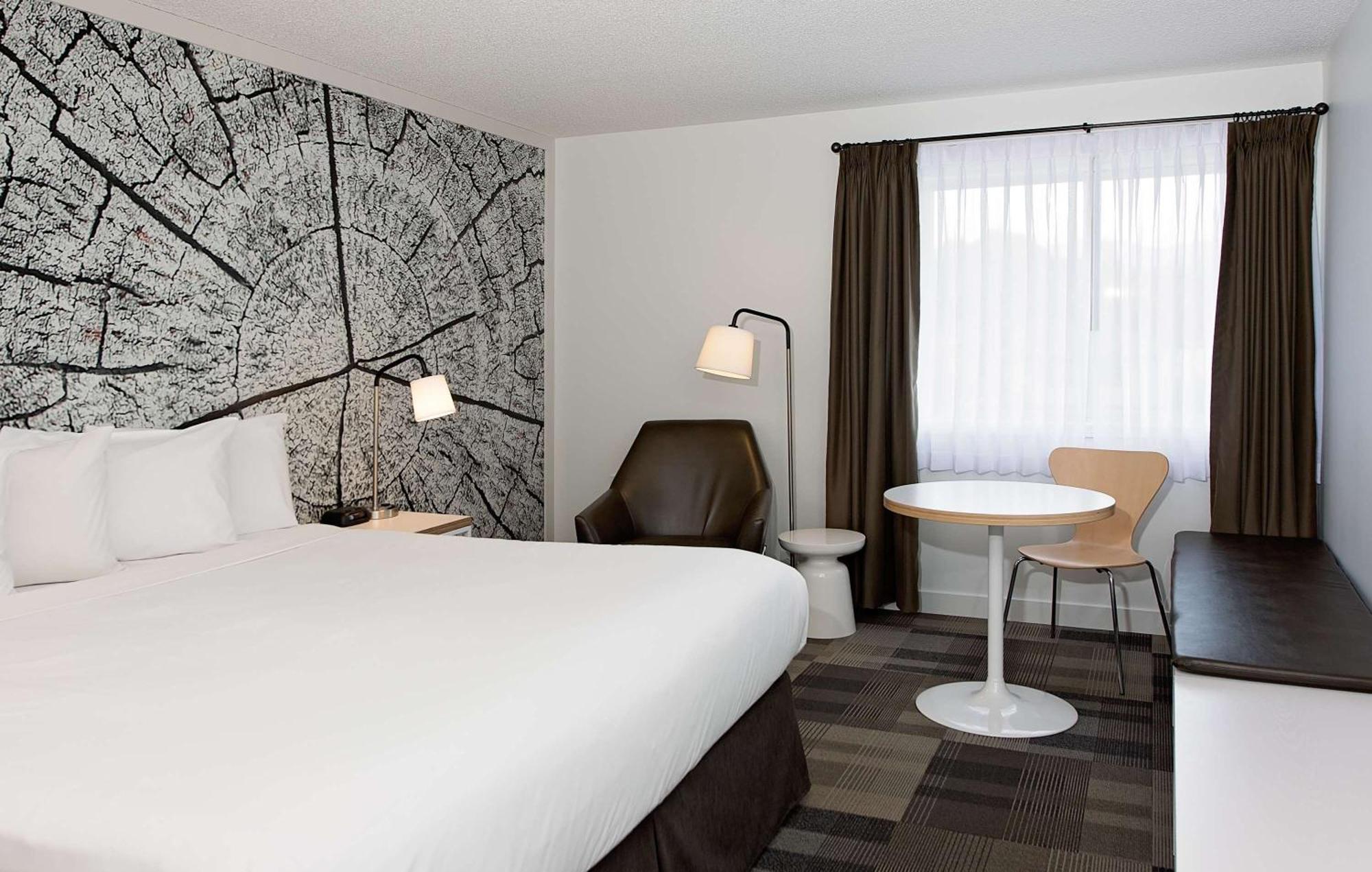 Coast Canmore Hotel & Conference Centre Екстериор снимка