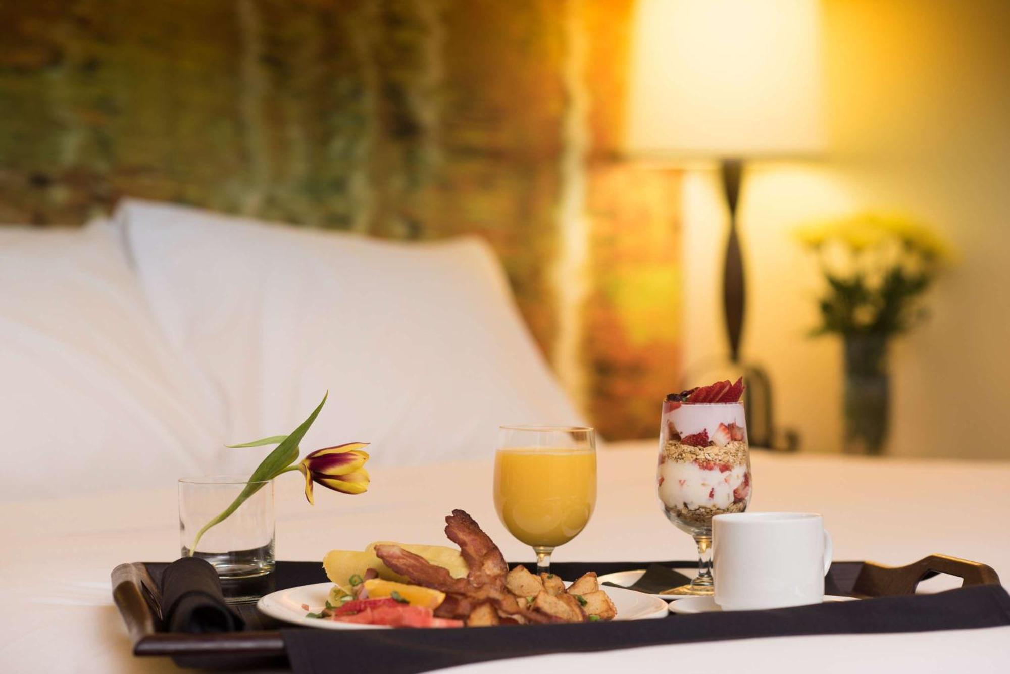 Coast Canmore Hotel & Conference Centre Екстериор снимка