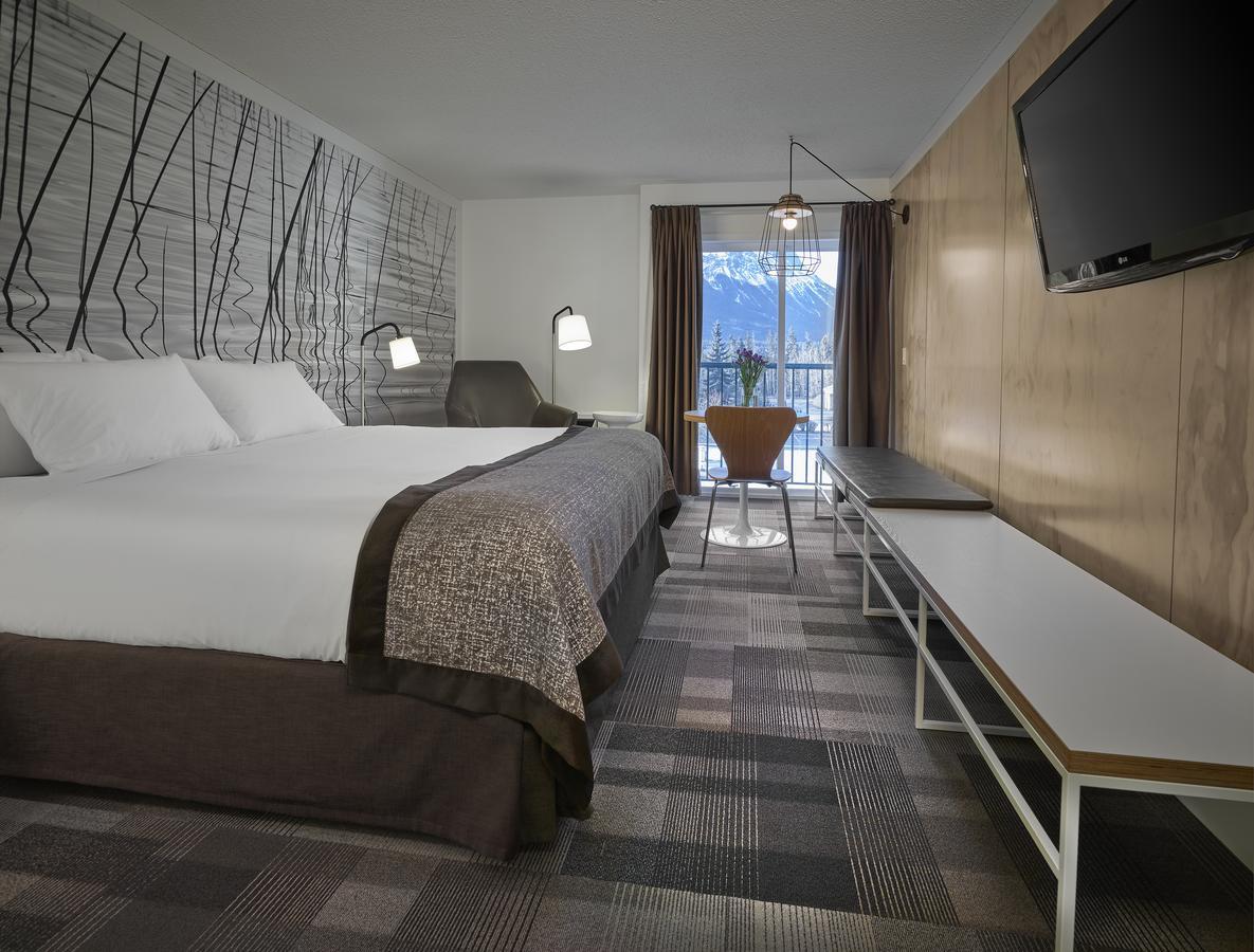 Coast Canmore Hotel & Conference Centre Екстериор снимка