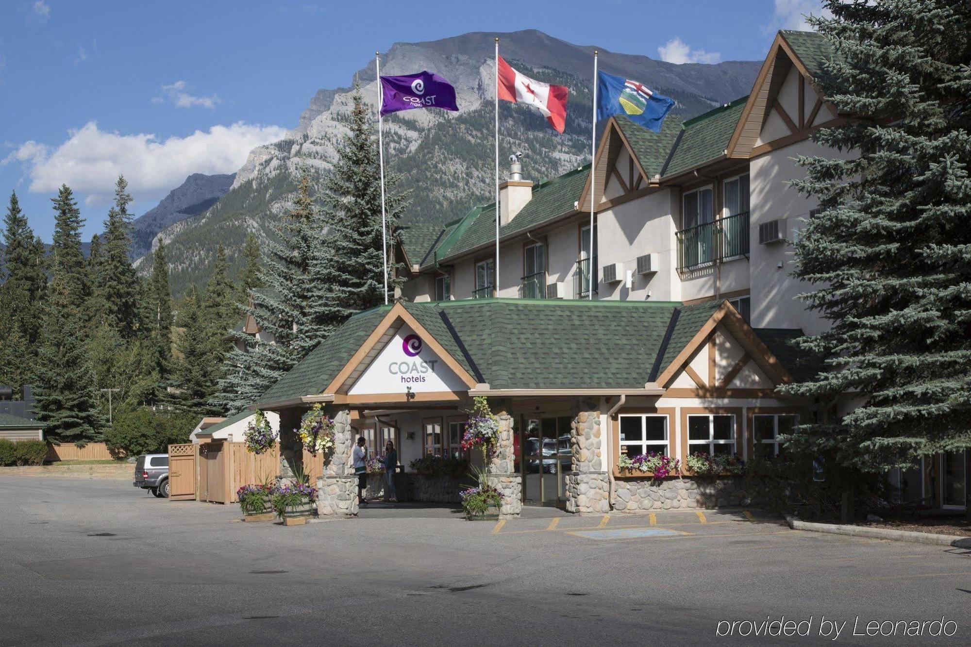 Coast Canmore Hotel & Conference Centre Екстериор снимка
