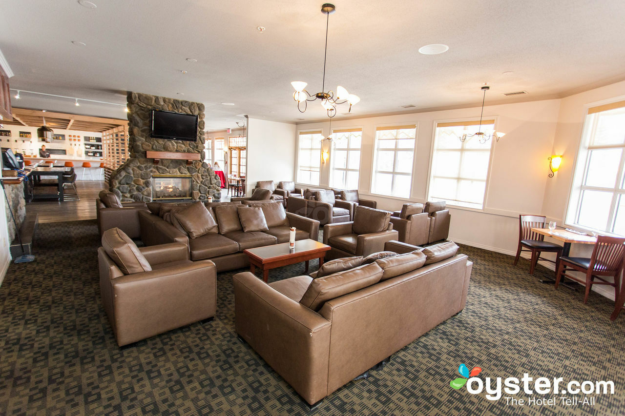 Coast Canmore Hotel & Conference Centre Екстериор снимка