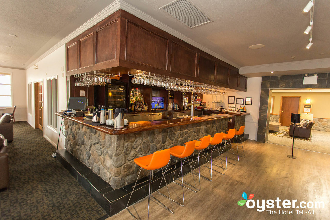 Coast Canmore Hotel & Conference Centre Екстериор снимка