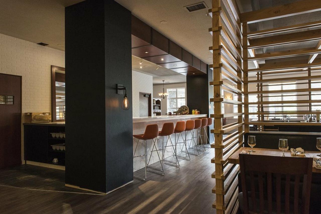 Coast Canmore Hotel & Conference Centre Екстериор снимка