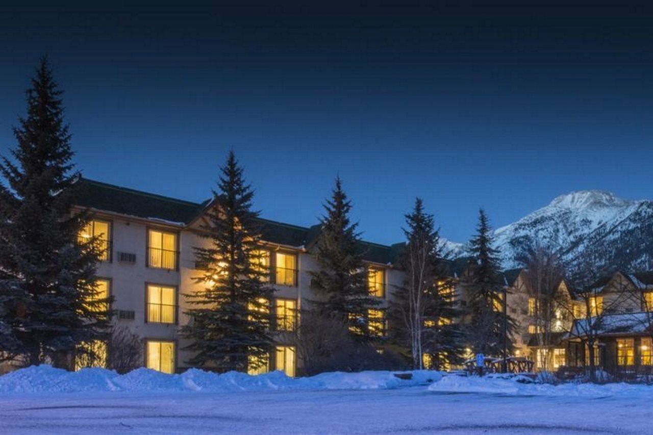 Coast Canmore Hotel & Conference Centre Екстериор снимка